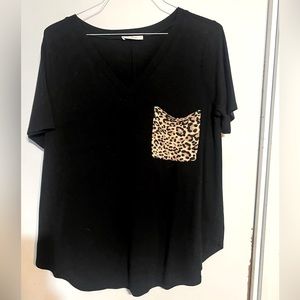Zenana v neck with leopard print pocket.